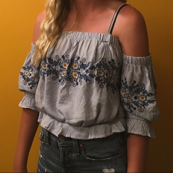 American eagle off the shoulder tank - Picture 3 of 3